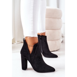 PS1 Bottes chaudes noires Sally sur un poteau 1