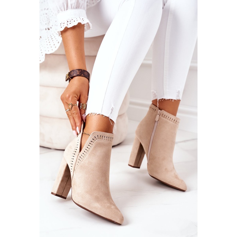 PS1 Bottes chaudes sur un bar beige Sally 2