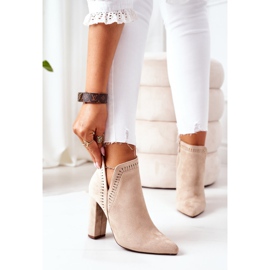 PS1 Bottes chaudes sur un bar beige Sally 5
