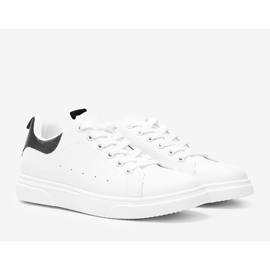 BM Baskets noires et blanches sur une épaisse semelle Influ 2