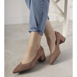 Escarpins roses sur le post Flore 1 Escarpins roses sur le post Flore 1