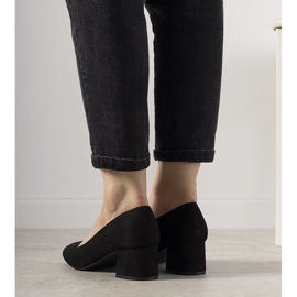 Escarpins noirs sur le poste Always 2