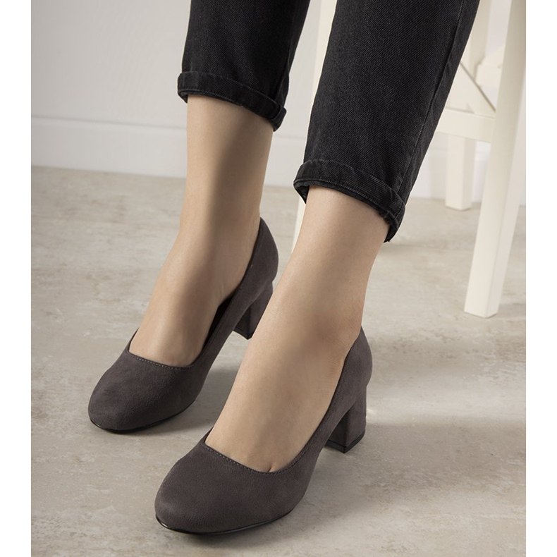 Escarpins gris sur le poste Always 1