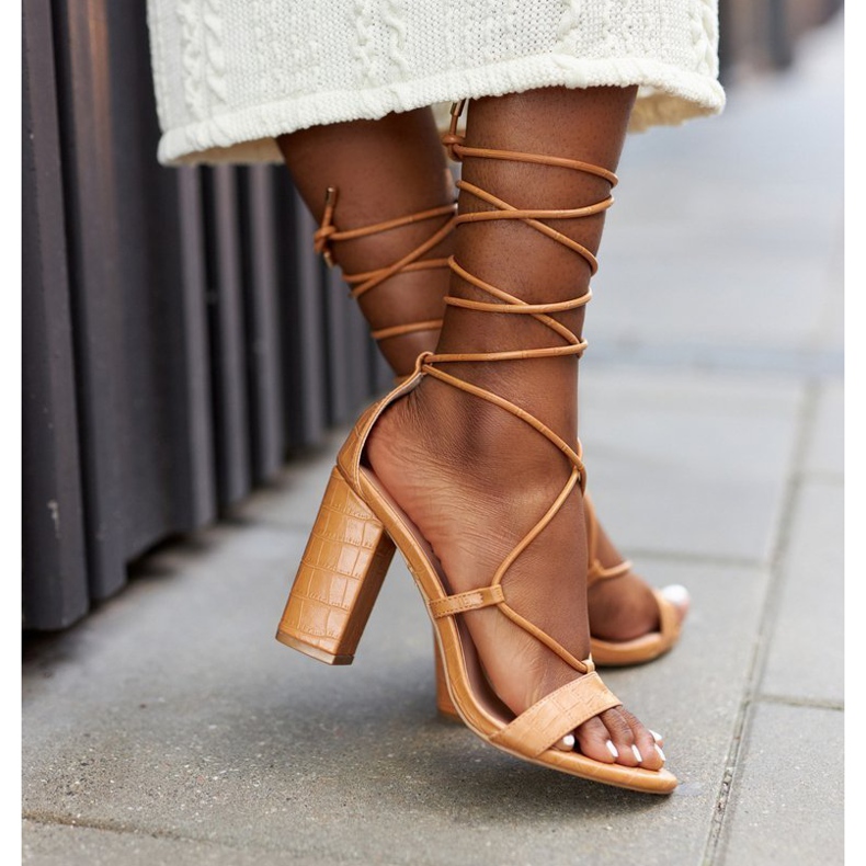 PS1 Sandales attachées sur un bar de passerelle de chameau brun 2