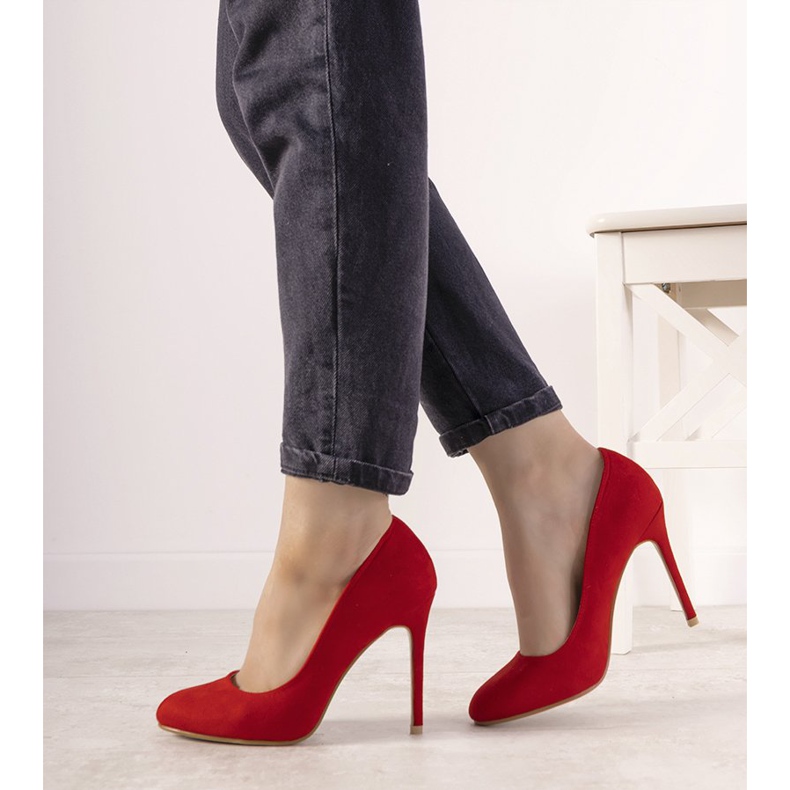 Escarpins rouges sur un talon Dermeno 2