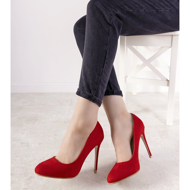 Escarpins rouges sur un talon Dermeno 1