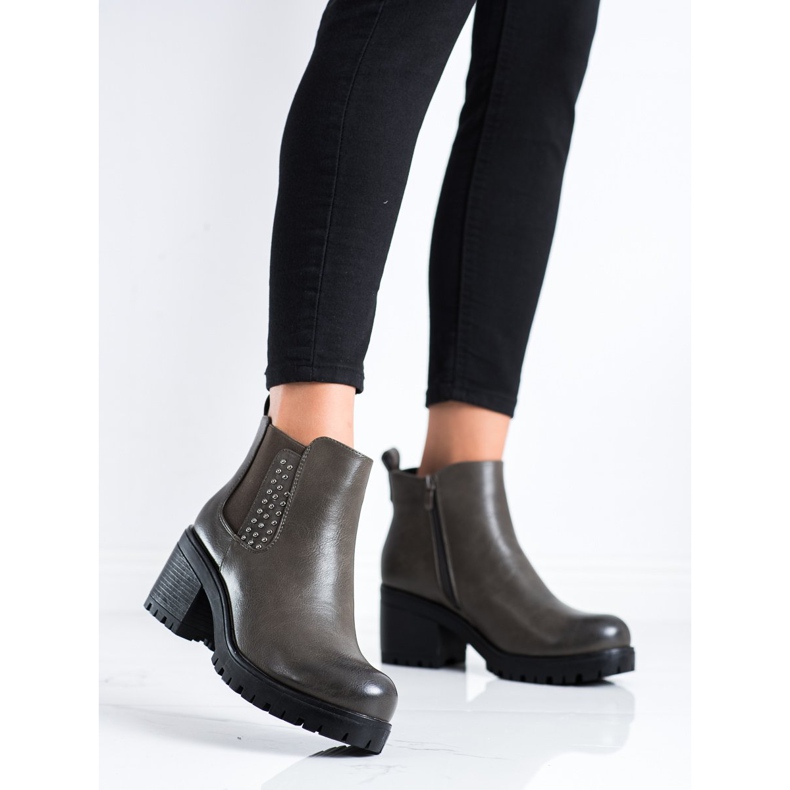 J. Star Bottes chaudes sur le poste vert 1