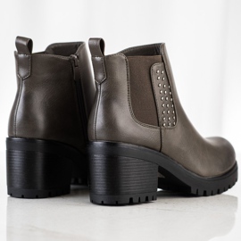 J. Star Bottes chaudes sur le poste vert 2