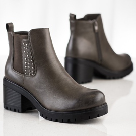 J. Star Bottes chaudes sur le poste vert 3