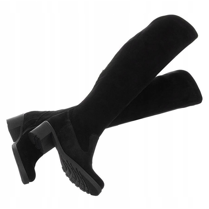 Olivier Bottes isolées noires Agnes le noir 3