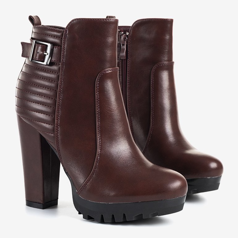 Bottes marron sur un haut poteau Mango bordeaux rouge 1