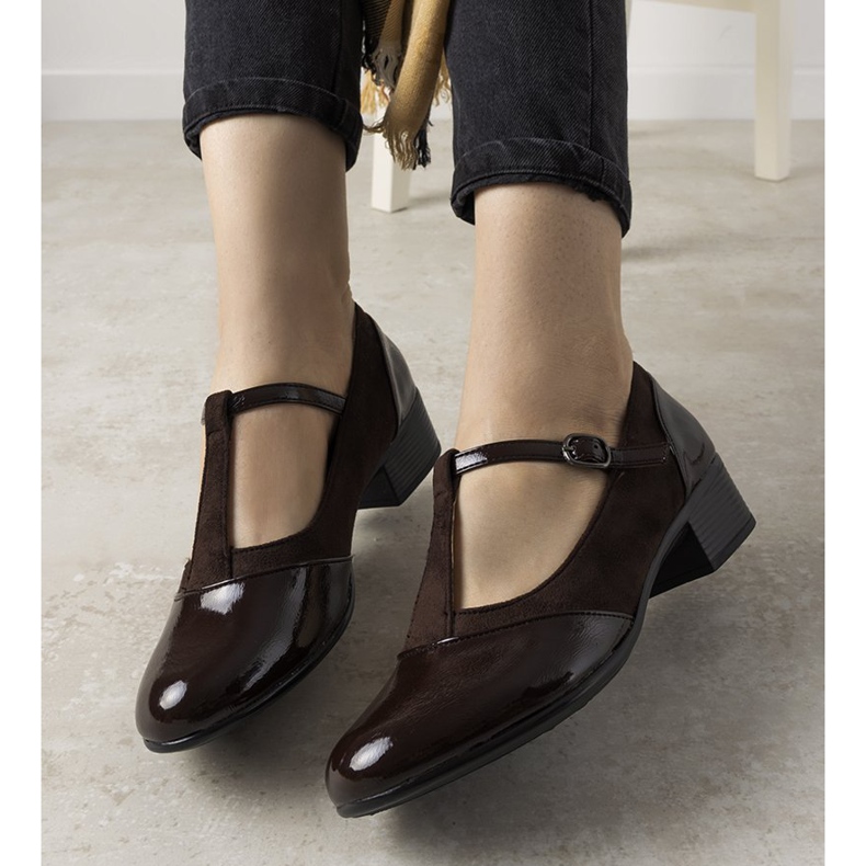 Escarpins marron sur pilier avec bout manam verni brun 1 Escarpins marron sur pilier avec bout manam verni brun 1