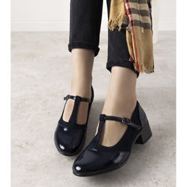 Escarpins bleu marine sur un pilier avec un bout Manam vernis 1