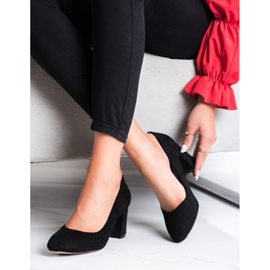 Sabatina Pompes sur un pilier le noir 2