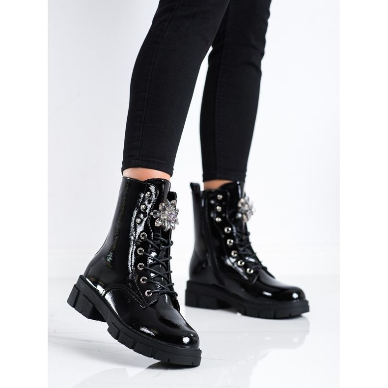 S. BARSKI Ouvriers avec un ornement en cristal de S.BARSKI le noir 1 S. BARSKI Ouvriers avec un ornement en cristal de S.BARSKI le noir 1