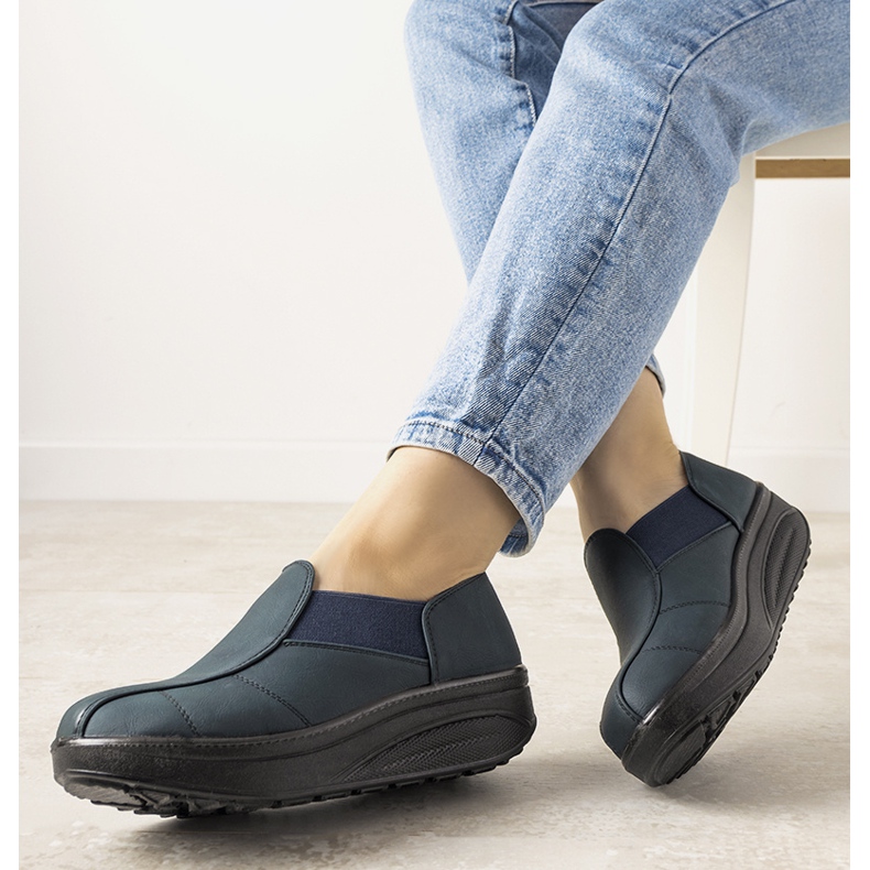 Chaussures bleu marine sur une semelle Spike haute 1