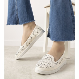 Mocassins blancs à motif Loretta ajouré blanche 1