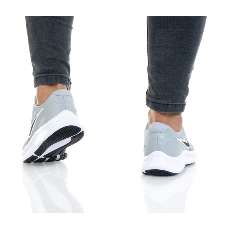 Chaussures Nike Star Runner 3 (GS) W DA2776-005 gris 2