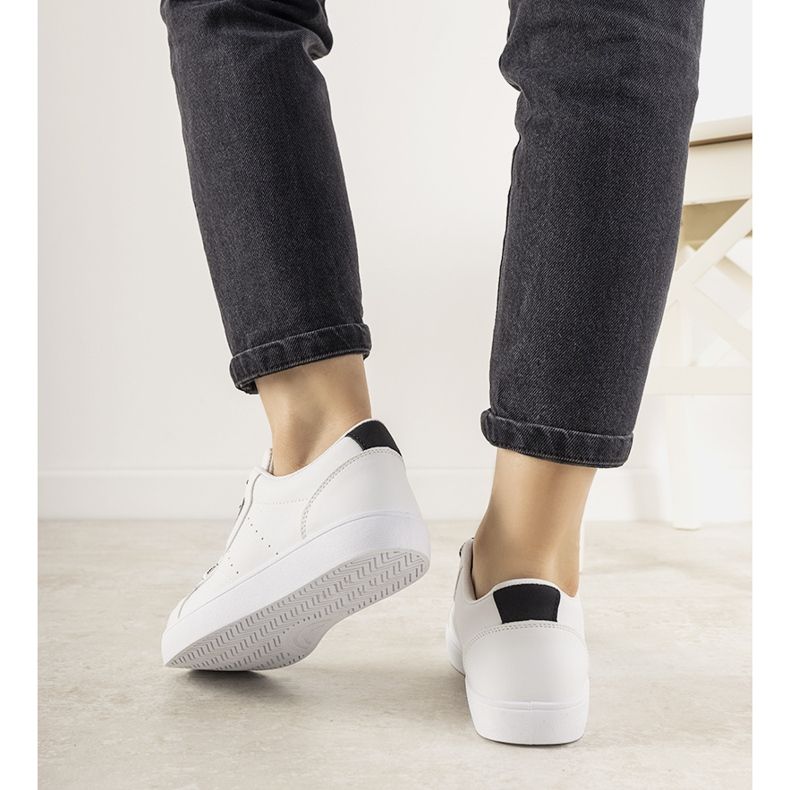 Baskets Boomshom noires et blanches 1 Baskets Boomshom noires et blanches 1