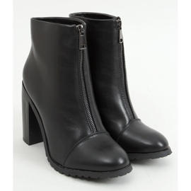 Bottes noires sur le poteau 801 Black 1