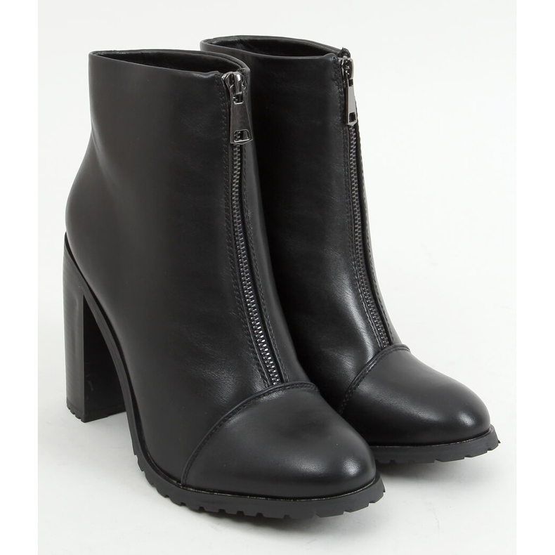 Bottes noires sur le poteau 801 Black 1
