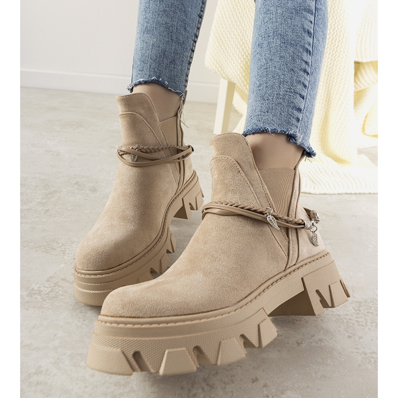 Bottes beiges avec un bracelet Fearless 1