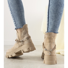 Bottes beiges avec un bracelet Fearless 2