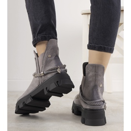 Bottes grises avec un bracelet Fearless 2