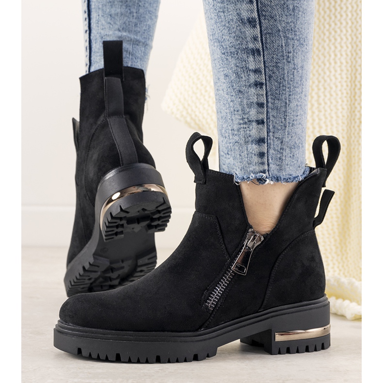 Bottes noires avec des découpes impressionnantes le noir 1
