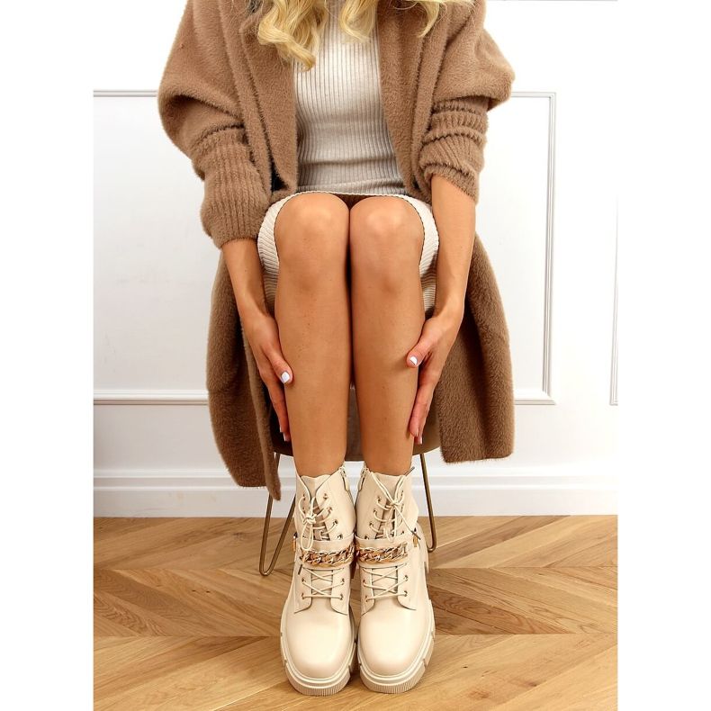 Bottes beiges militaires avec une chaîne HB-106 PU / BEIGE 1 Bottes beiges militaires avec une chaîne HB-106 PU / BEIGE 1