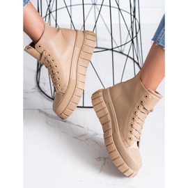 SHELOVET Baskets avec cuir écologique sur la plate-forme beige 1