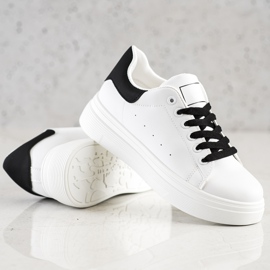 Ideal Shoes Baskets blanches classiques 1