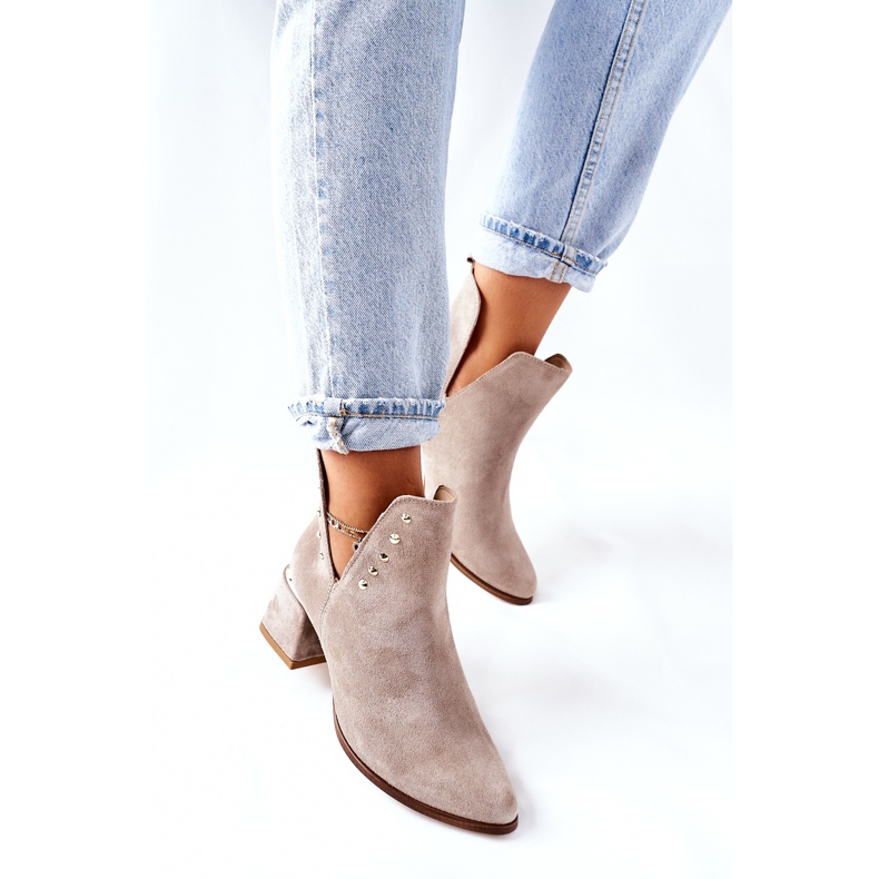 Lewski Shoes Bottines Femme En Daim Avec Découpes Lewski Cappuccino 3074 / B beige 1 Lewski Shoes Bottines Femme En Daim Avec Découpes Lewski Cappuccino 3074 / B beige 1