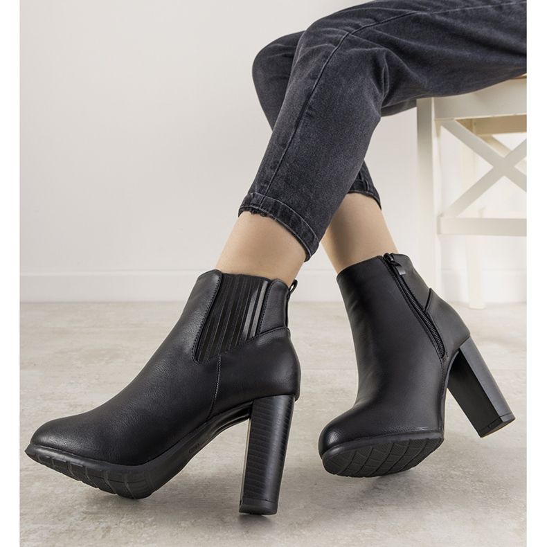 Bottines classiques femme Castellanos noires sur le poteau 1