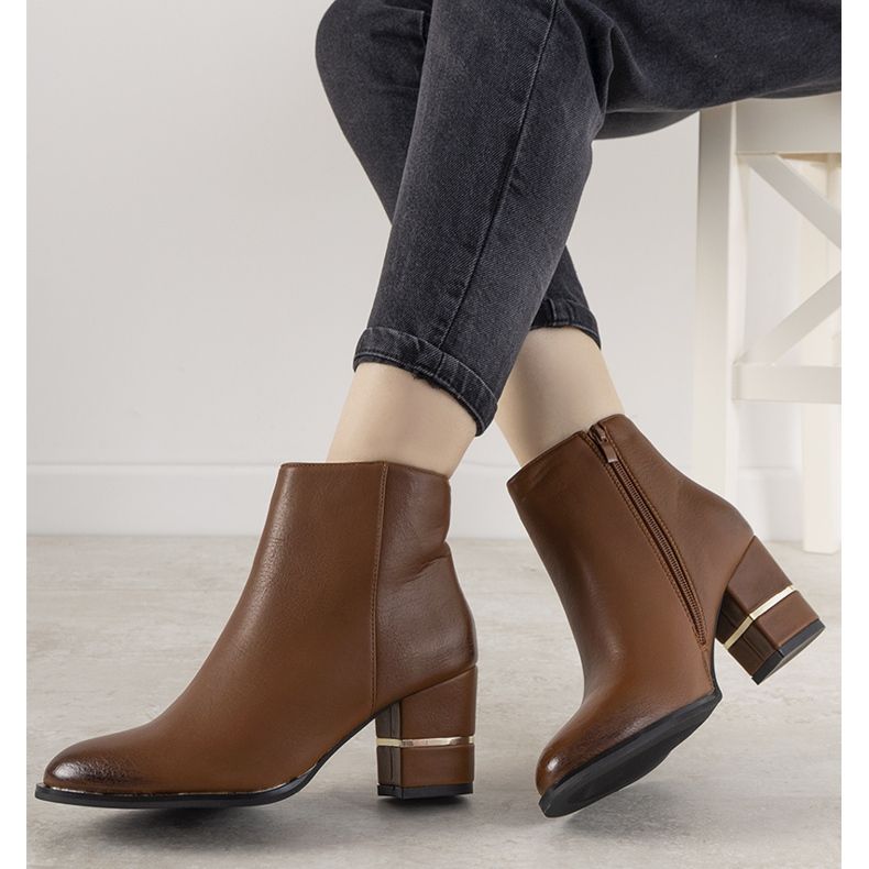 Bottes classiques marron sur le poteau Arteaga brun 1 Bottes classiques marron sur le poteau Arteaga brun 1