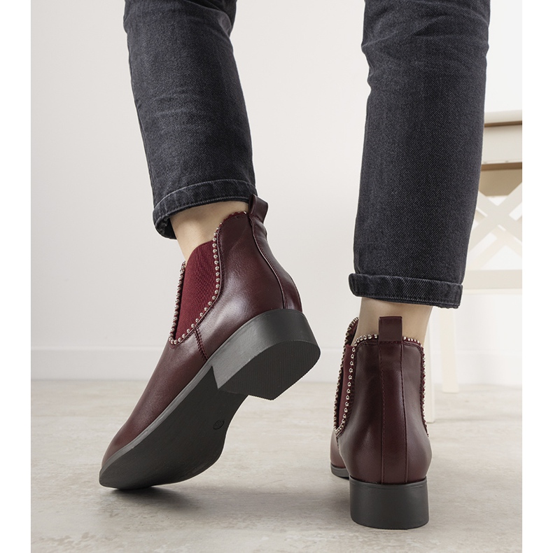 Bottines rouges classiques avec une bande élastique et des clous mérinos 1