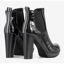 Bottines noires classiques sur le poteau Moment 1