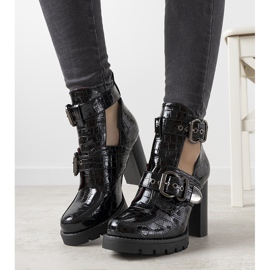 Bottines laquées noires sur le Step post le noir 2