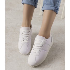 Baskets blanches de Bobbi 1