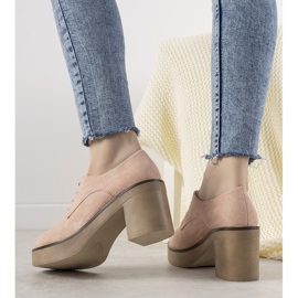 Bottines roses à lacets sur le post Cortona 1 Bottines roses à lacets sur le post Cortona 1