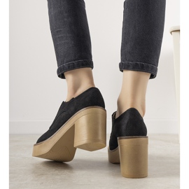 Bottines noires à lacets sur le post Cascio le noir 1