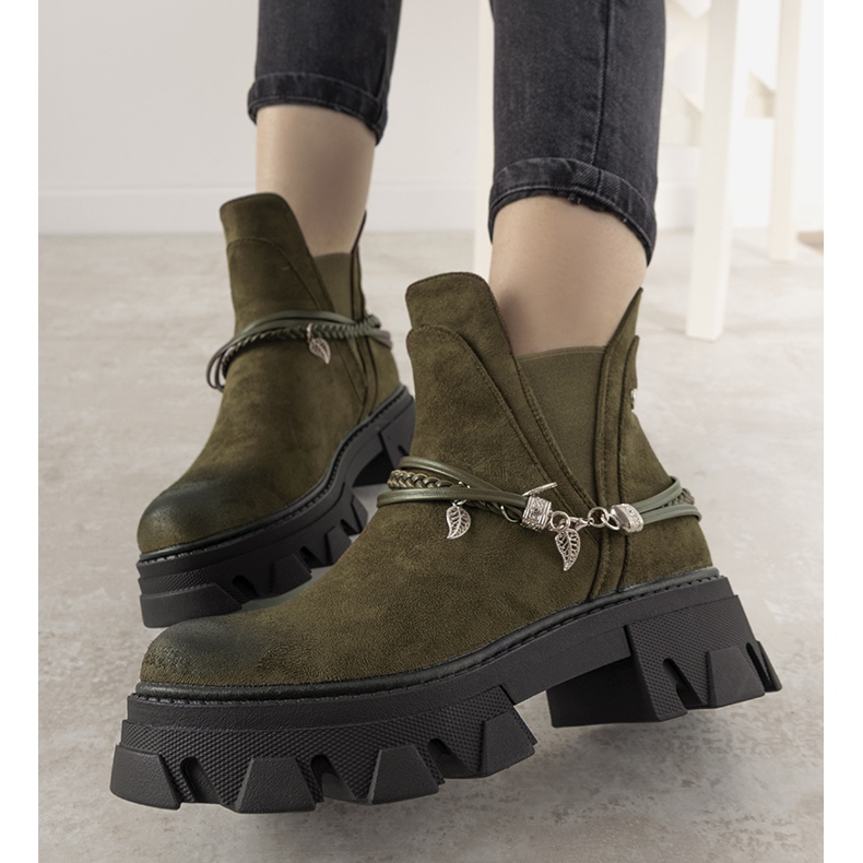 Bottes vertes avec un bracelet Fearless 1