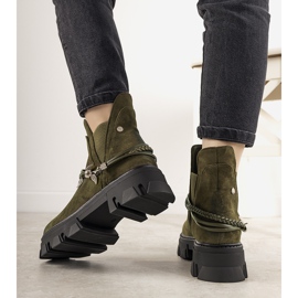Bottes vertes avec un bracelet Fearless 2