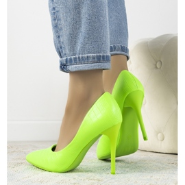 Escarpins en cuir de crocodile vert fluo ébène 1