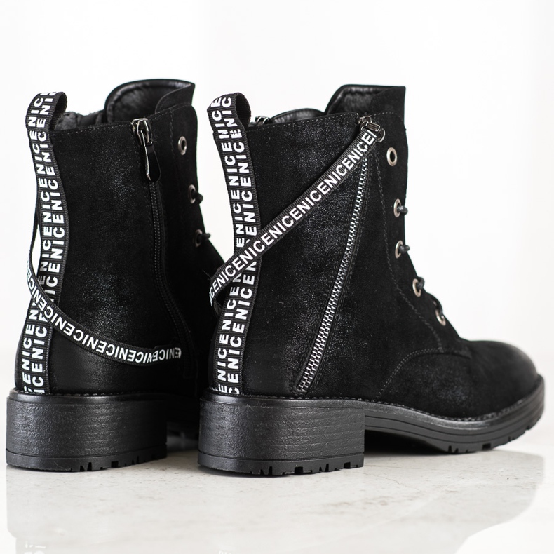 Bottes avec une ceinture Vinceza décorative le noir 1