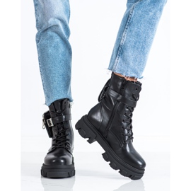 Travailleurs à la mode sur la plateforme VINCEZA le noir 2