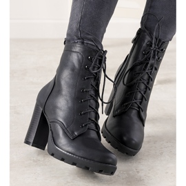 Bottines noires pour femmes avec une reliure sur le montant Najera 1