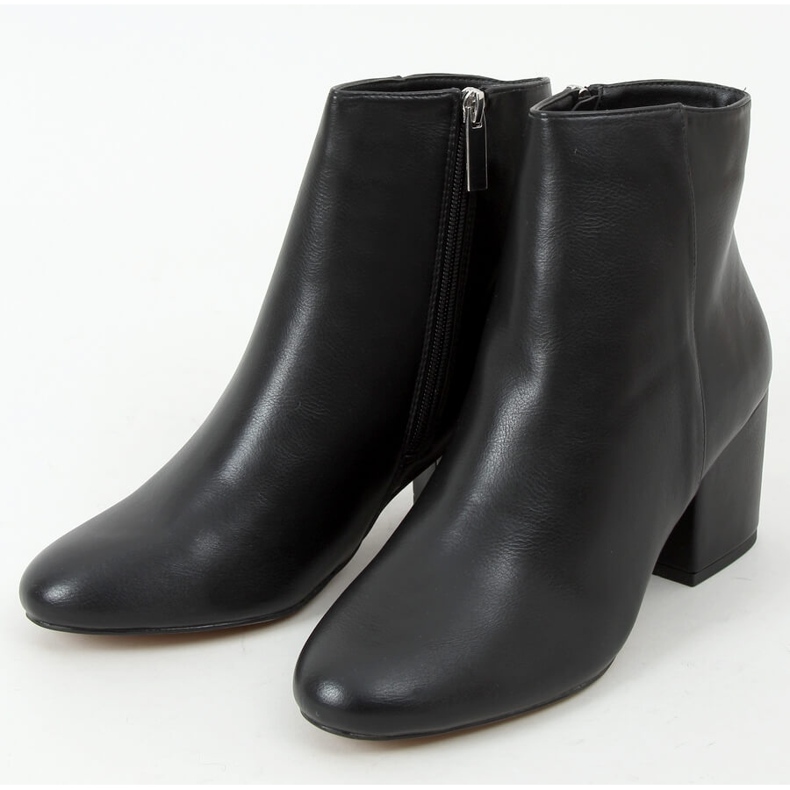 Bottines noires à talons bas 9K6049-1PU Noir 1