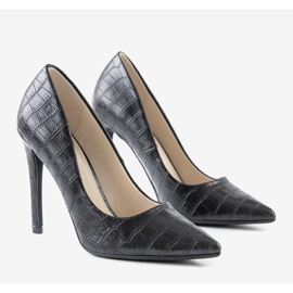 Escarpins noirs sur un talon Thrower 1