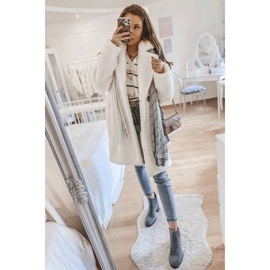 Bottes grises sur le poste Hanah 2 Bottes grises sur le poste Hanah 2